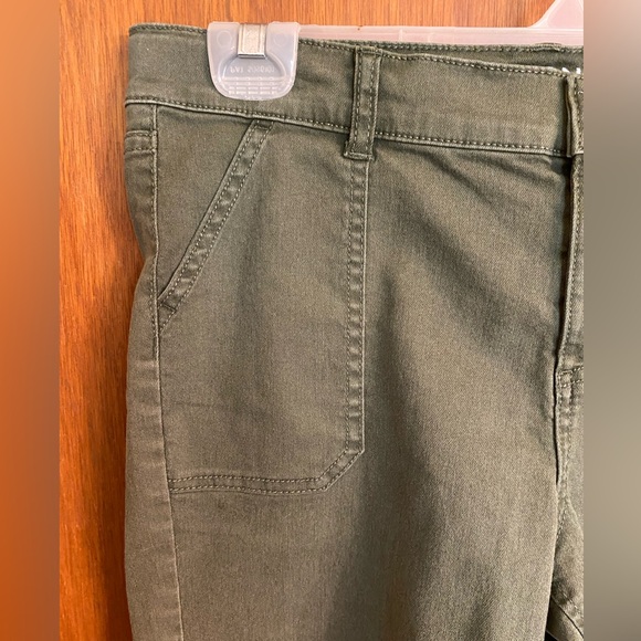 NWT Arizona Jean Co women’s Bermuda shorts size 16 1/2 plus, color Colorado Sage - Picture 10 of 13
